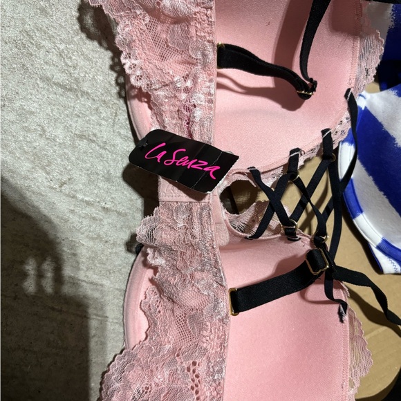 NWT 34 D bundle. - Picture 4 of 5